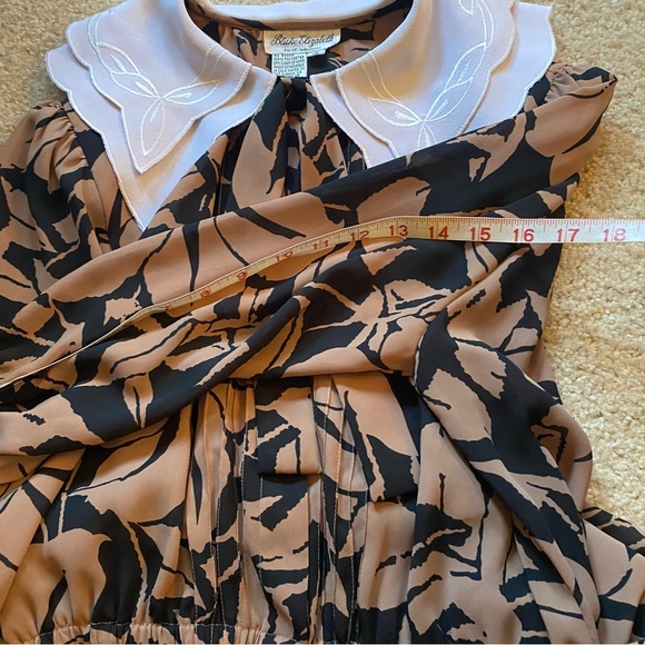 Dress, Sheer Flower w/Shoulder Pads - Picture 5 of 9